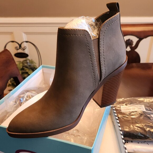 The Danny Boot with Heel - Picture 1 of 4